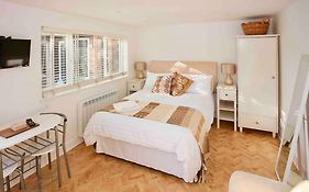 Charming Studio Suite Minimum 2 Night Stay